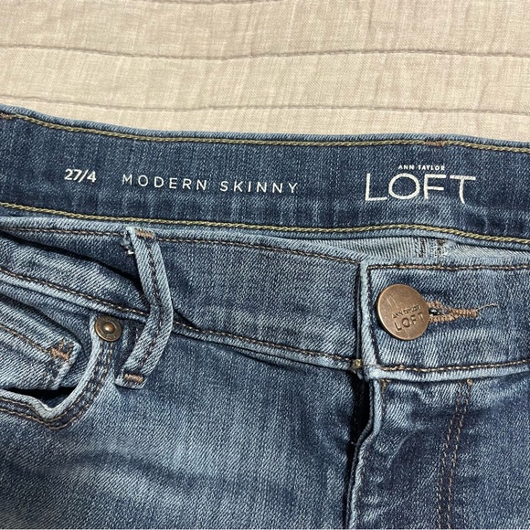 Ann Taylor Loft Modern Skinny Blue Jean Factory Distressed Size 27/4 - Picture 2 of 10